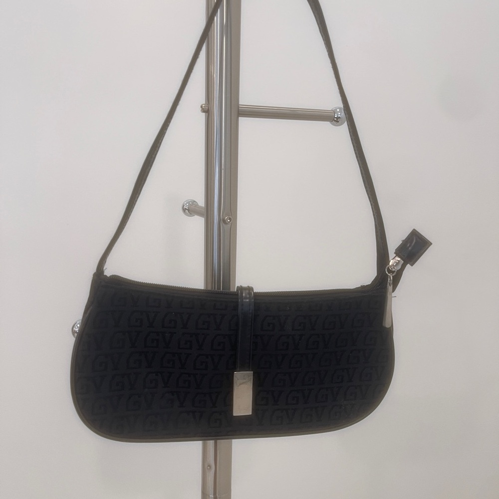 GIOVANNI VALLENZIO  black handbag with silver metal accents